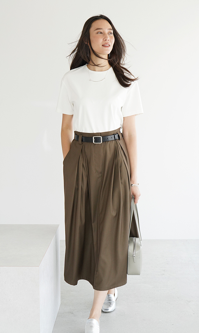 シワになりにくいタック付きフレアスカートオリーブ