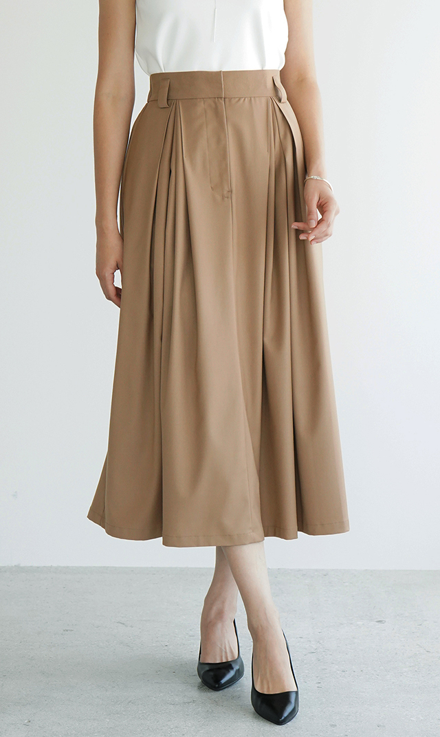シワになりにくいタック付きフレアスカートベージュ