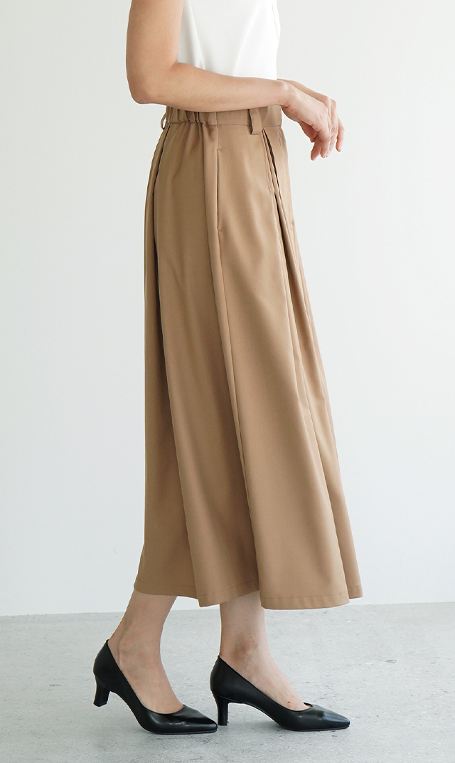 シワになりにくいタック付きフレアスカートベージュ