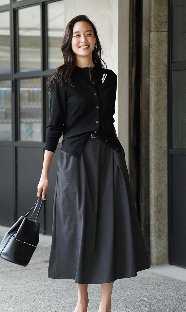 【ヴィリーナ】パロマカーディガン＆スカートセット(ブラック×ダークチャコール）