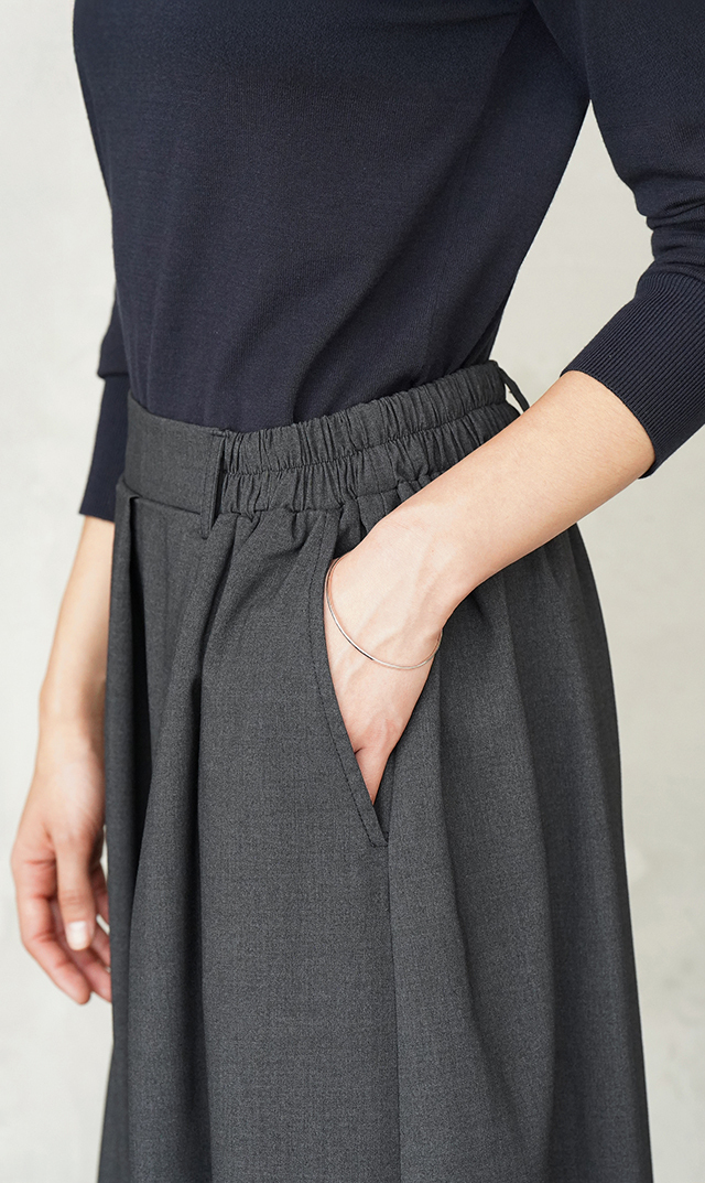 【ヴィリーナ】パロマカーディガン＆スカートセット(ブラック×ダークチャコール）