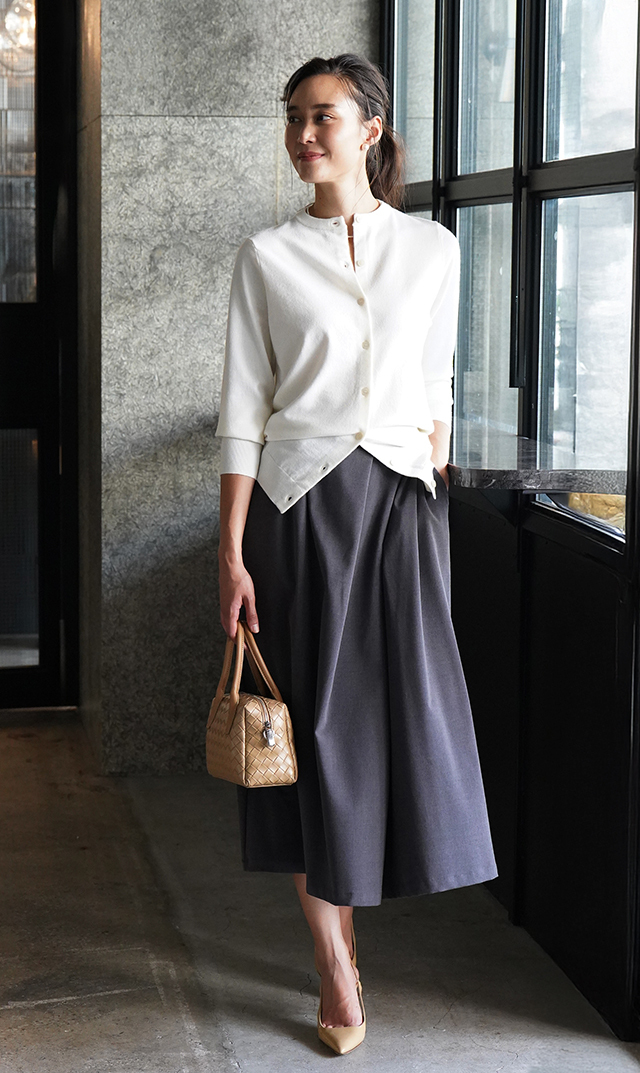 【極美品】LEONARD 上品グレー スカート シンプルで洗練された大人の美 楽ちん！滑らか美ラインダンボールナロースカート[品番：GERW0010371