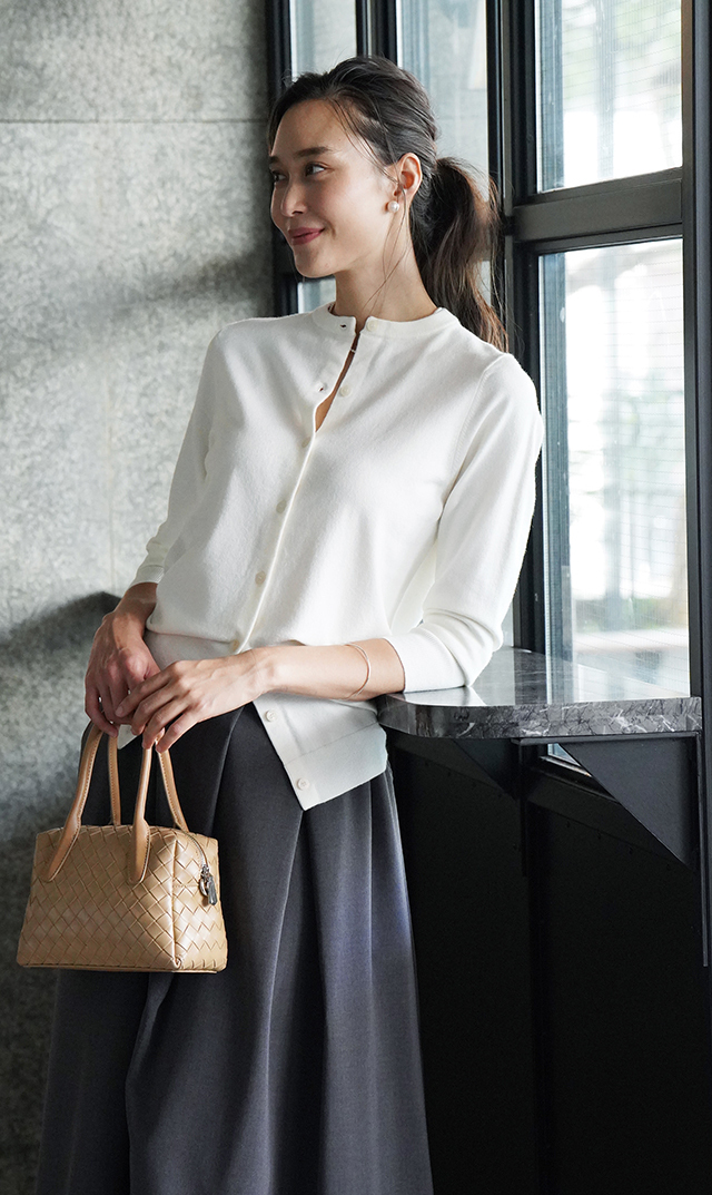 【ヴィリーナ】パロマカーディガン＆スカートセット(オフホワイト×チャコール）