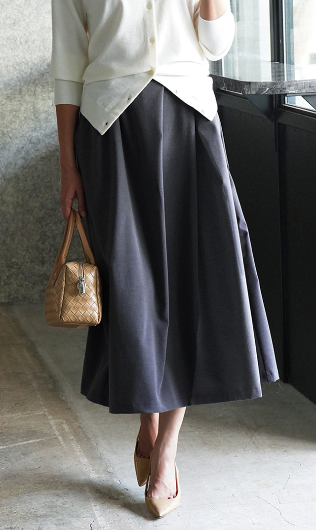 【ヴィリーナ】パロマカーディガン＆スカートセット(オフホワイト×チャコール）