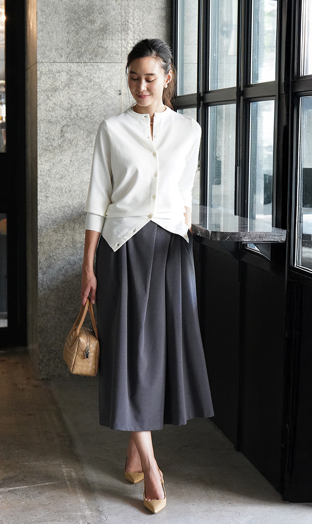 【ヴィリーナ】パロマカーディガン＆スカートセット(オフホワイト×チャコール）