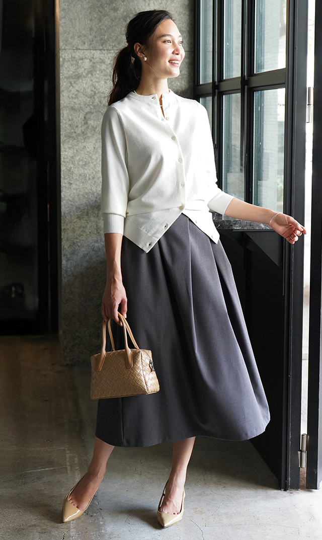 【ヴィリーナ】パロマカーディガン＆スカートセット(オフホワイト×チャコール）