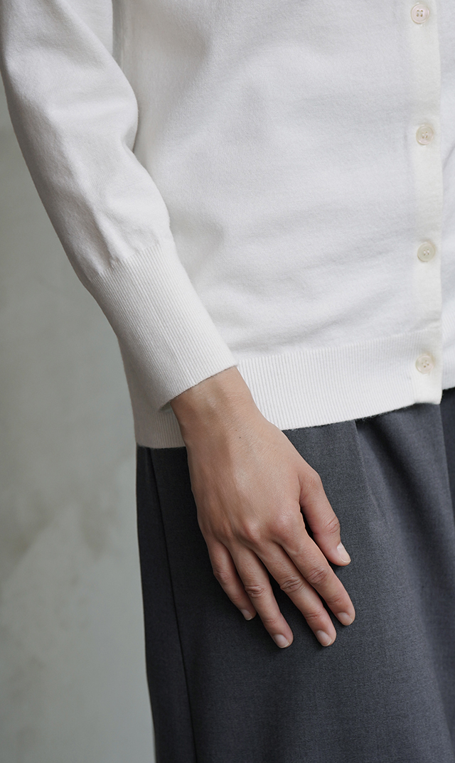 【ヴィリーナ】パロマカーディガン＆スカートセット(オフホワイト×チャコール）