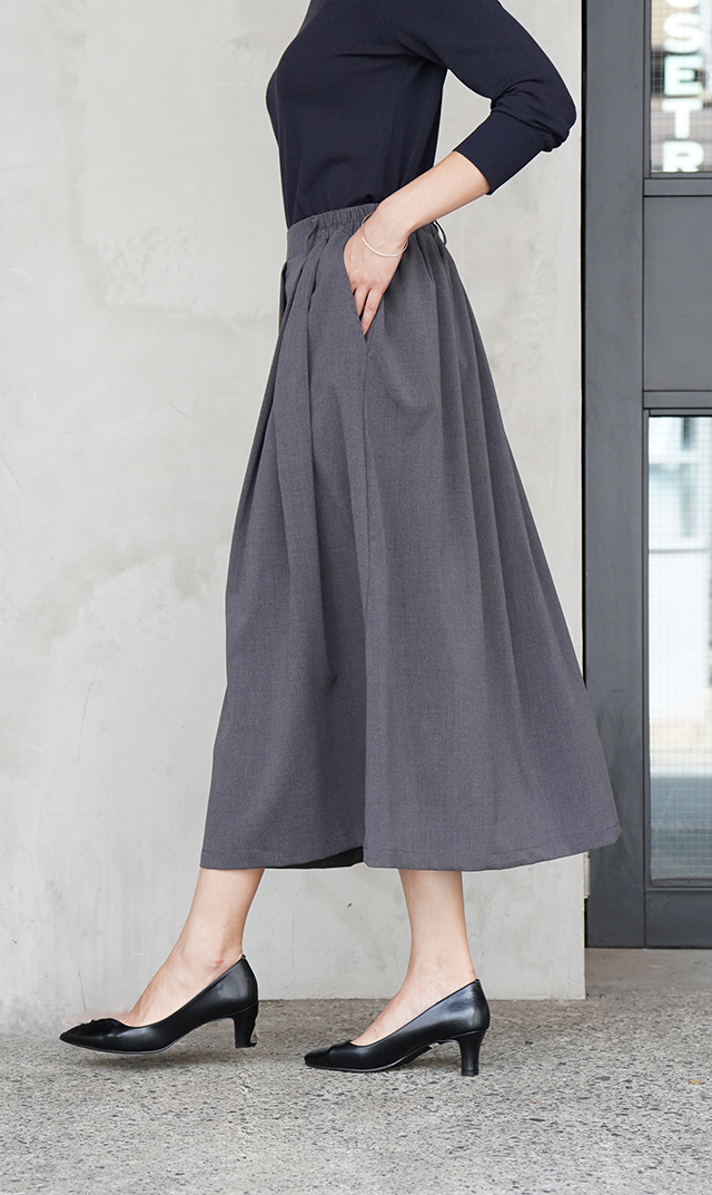 【ヴィリーナ】パロマカーディガン＆スカートセット(オフホワイト×チャコール）