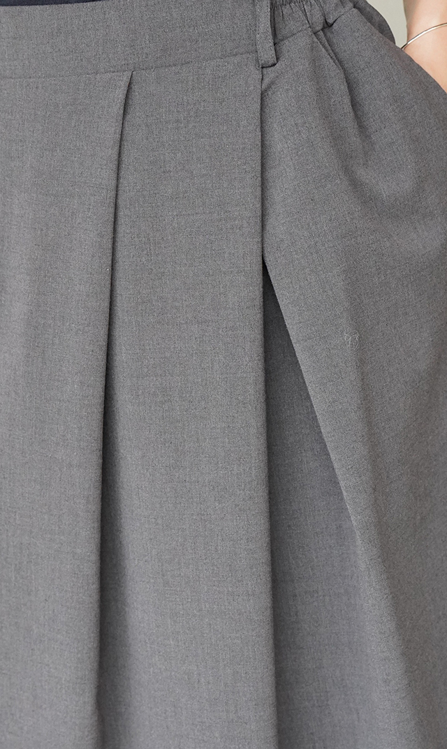 【ヴィリーナ】パロマカーディガン＆スカートセット(オフホワイト×チャコール）