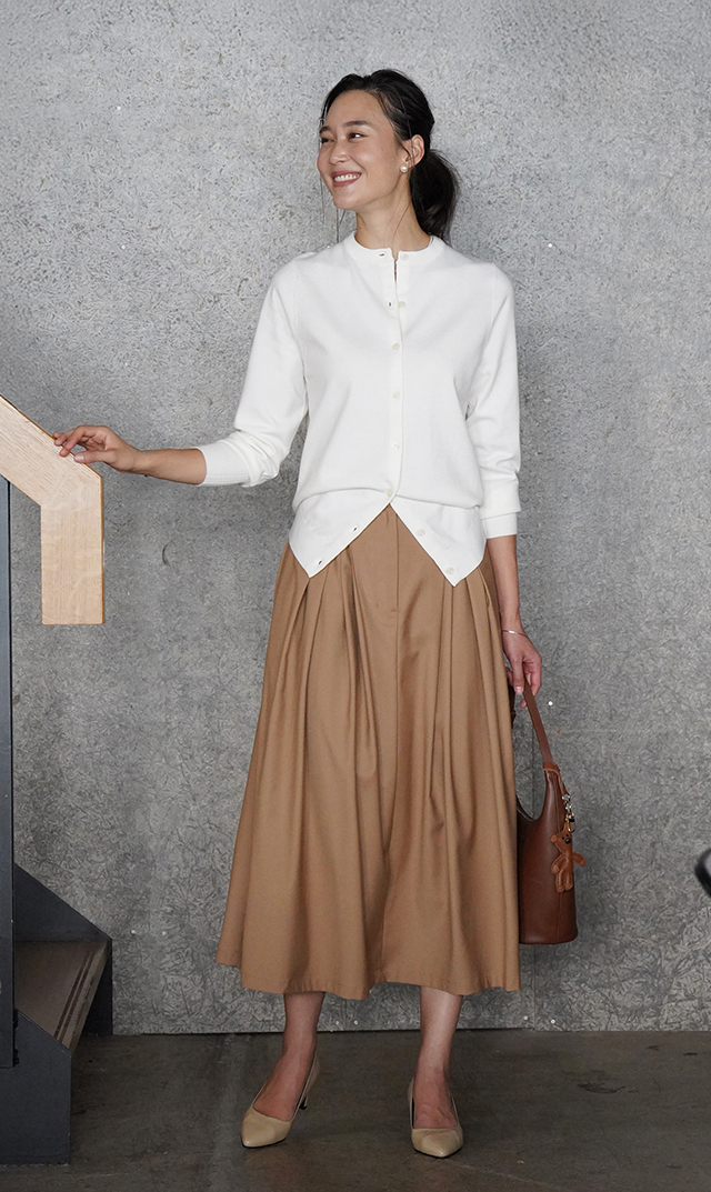 【ヴィリーナ】パロマカーディガン＆スカートセット(オフホワイト×チャコール）