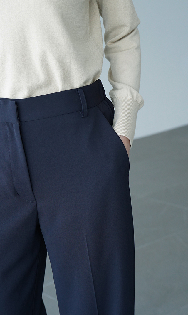 シワになりにくいブレアストレートパンツ３色展開