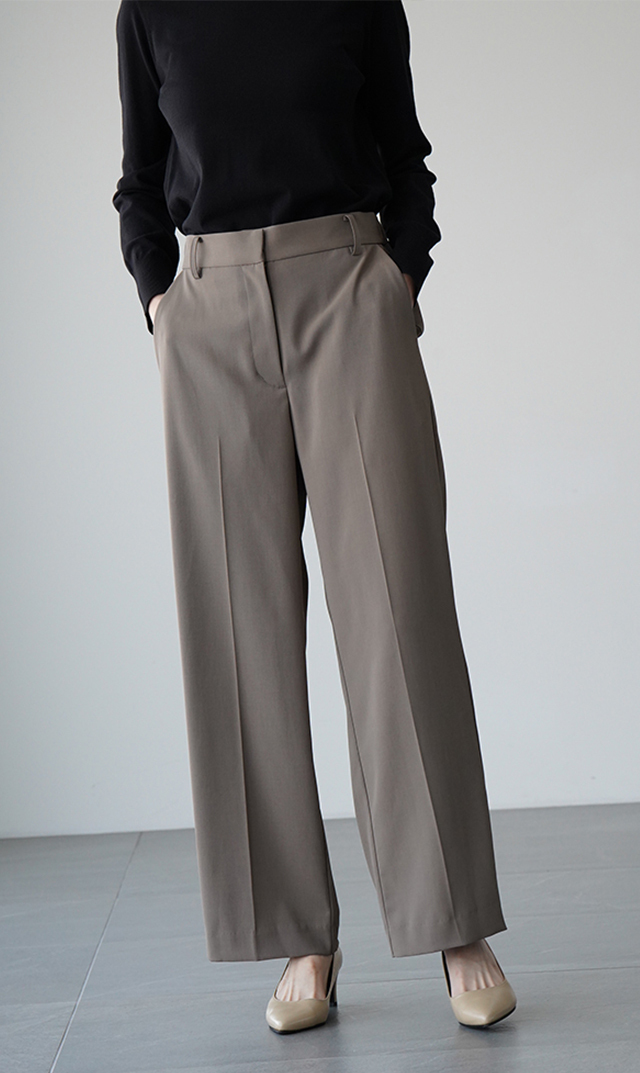 シワになりにくいブレアストレートパンツ３色展開