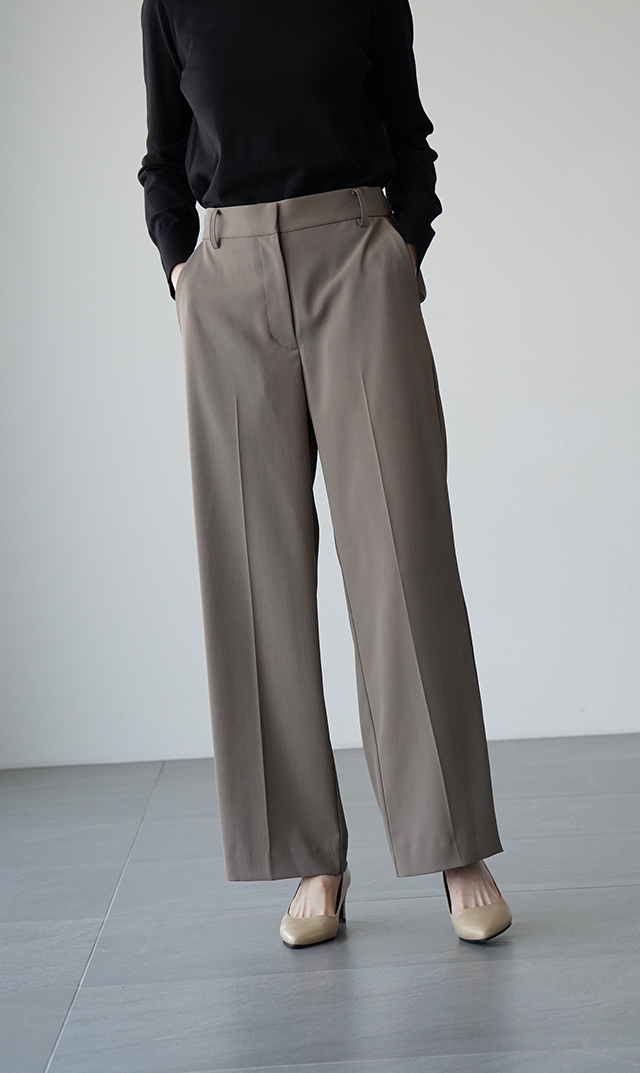 シワになりにくいブレアストレートパンツ３色展開