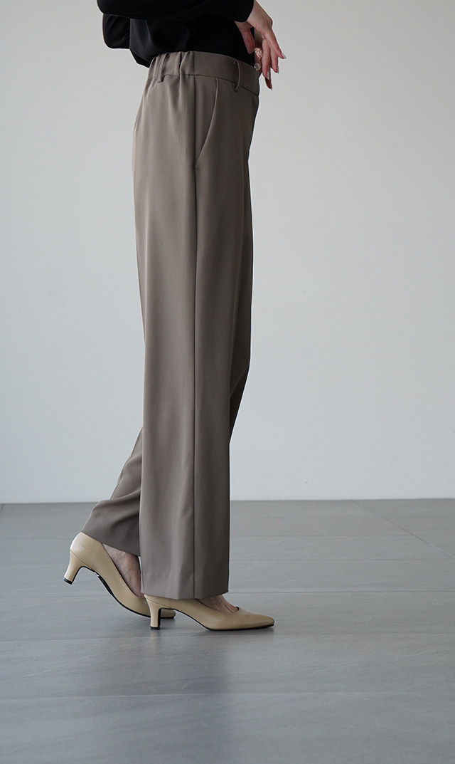 シワになりにくいブレアストレートパンツ３色展開