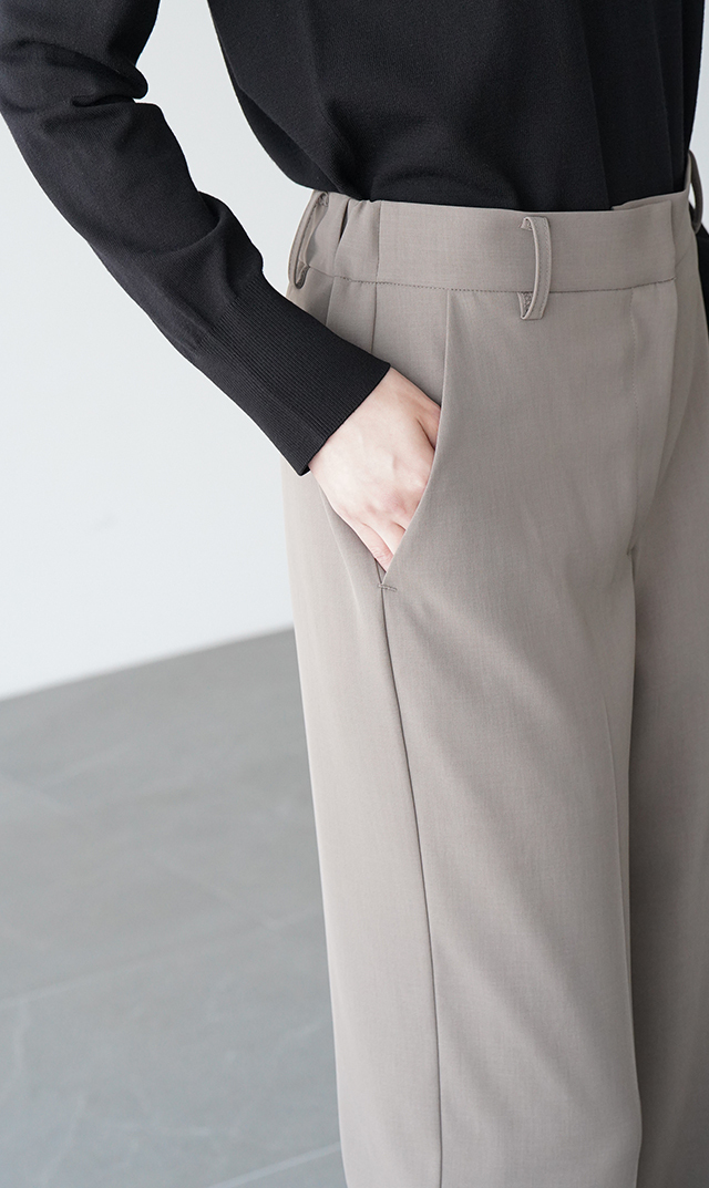 シワになりにくいブレアストレートパンツ３色展開