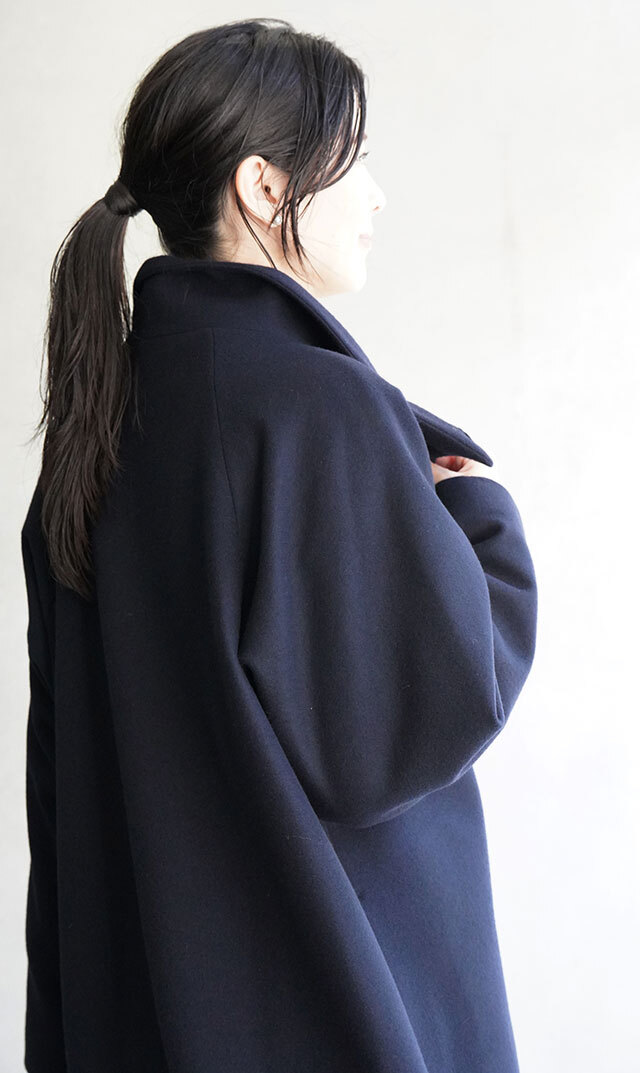 上質な素材感が大人のスタイリングにマッチする