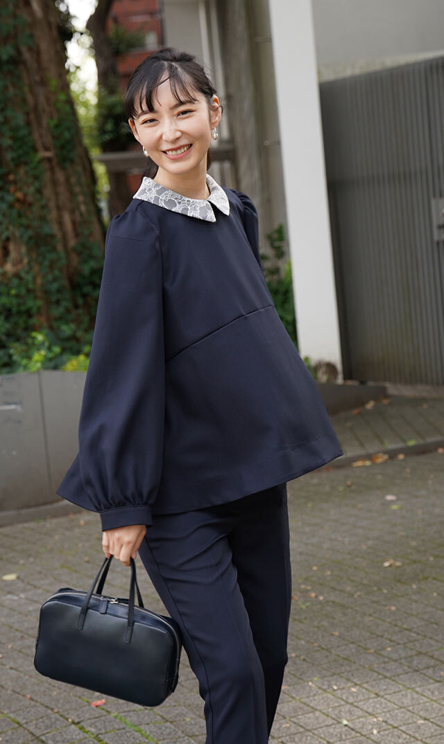 上品に華やぐレース襟と清楚なクルーネックの2way仕様 “襟取り外し可能