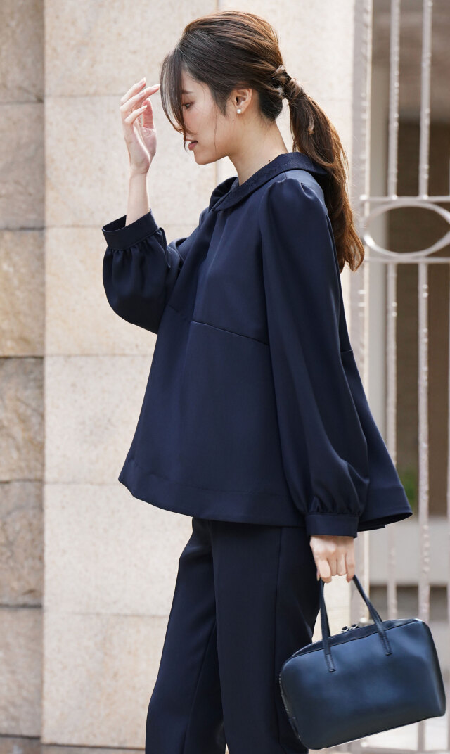 取り外し可能レース襟付きクルーネックブラウス紺