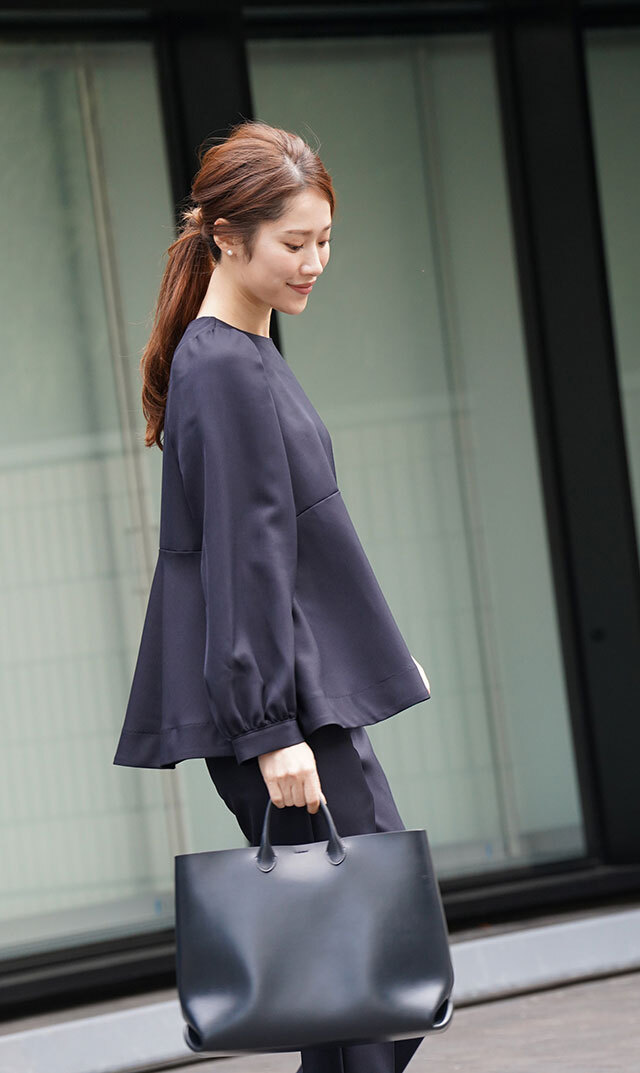 取り外し可能レース襟付きクルーネックブラウス紺