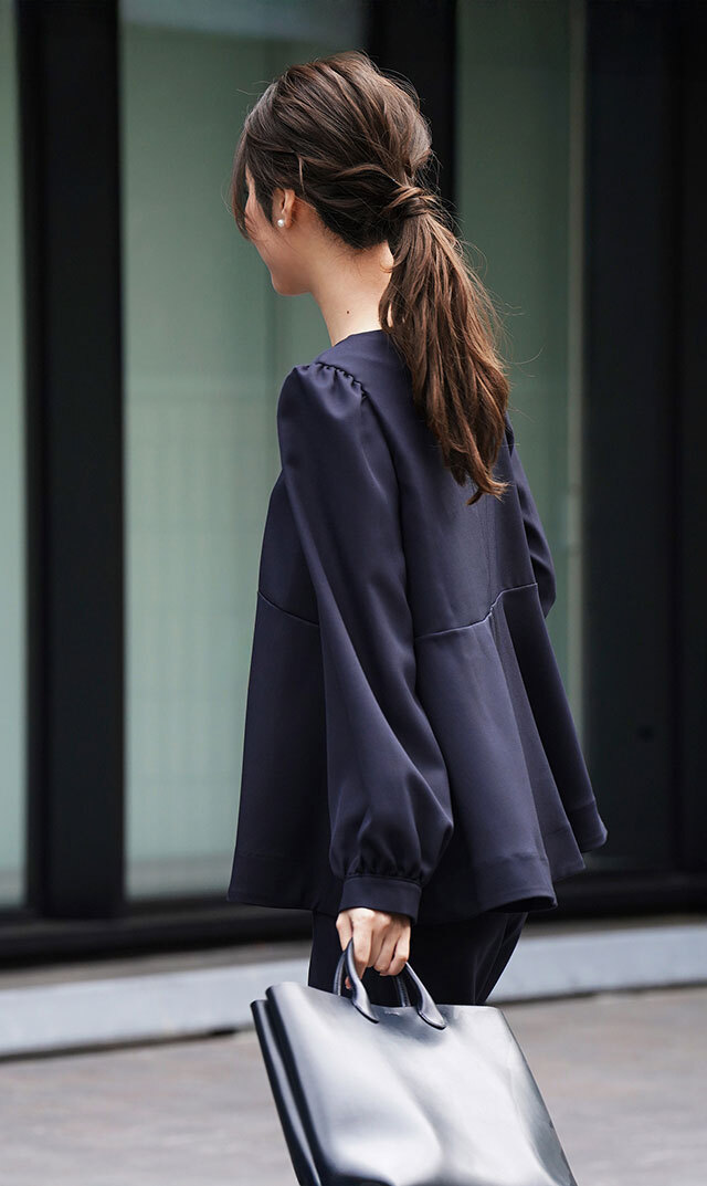 取り外し可能レース襟付きクルーネックブラウス紺