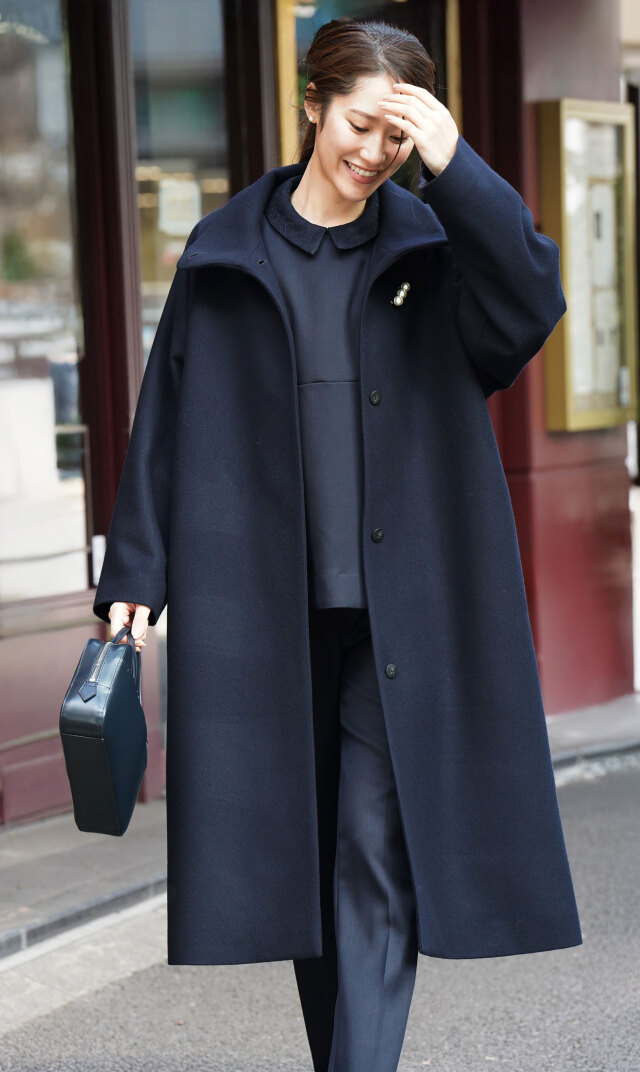 取り外し可能レース襟付きクルーネックブラウス紺