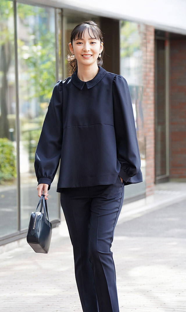 取り外し可能レース襟付きクルーネックブラウス紺