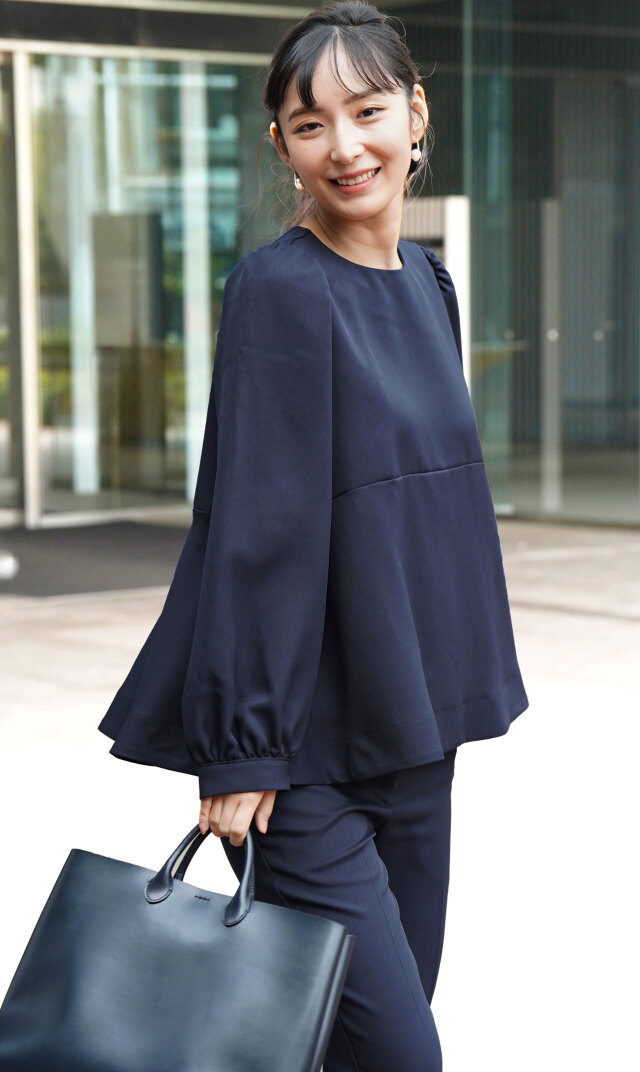 取り外し可能レース襟付きクルーネックブラウス紺