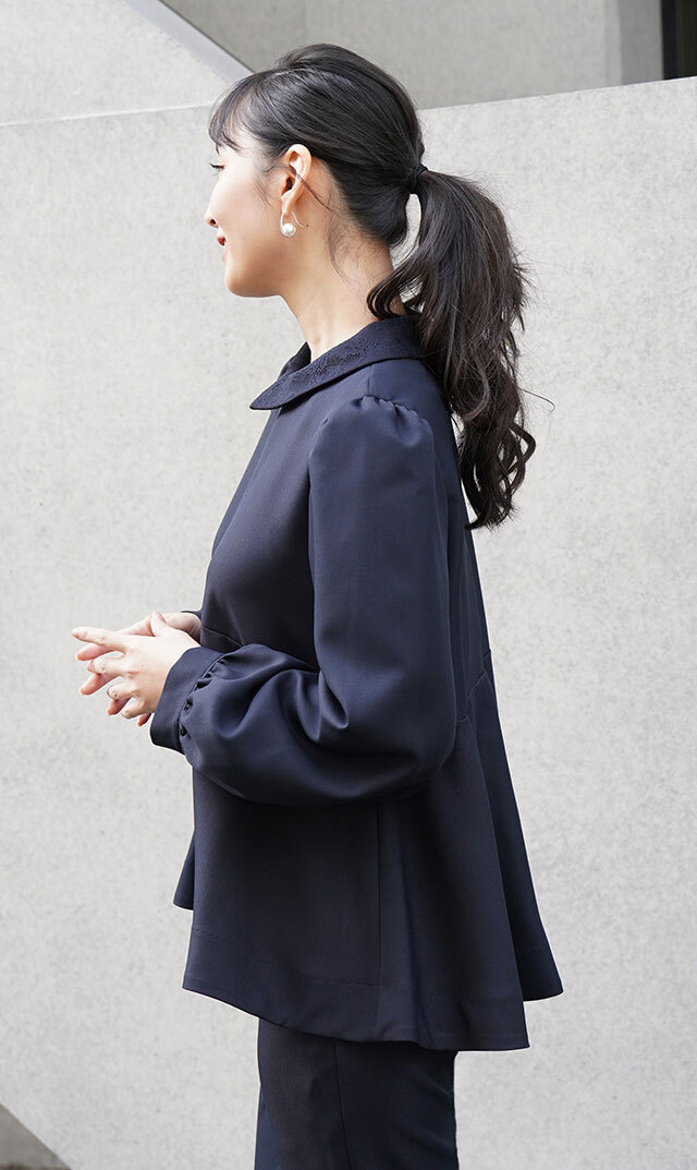 取り外し可能レース襟付きクルーネックブラウス紺