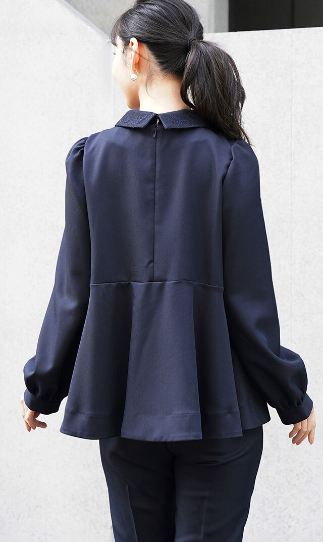 取り外し可能レース襟付きクルーネックブラウス紺