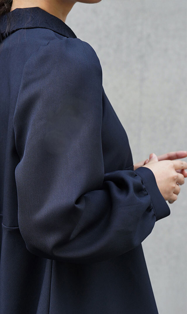 取り外し可能レース襟付きクルーネックブラウス紺