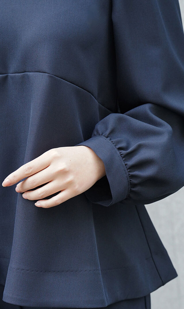 取り外し可能レース襟付きクルーネックブラウス紺