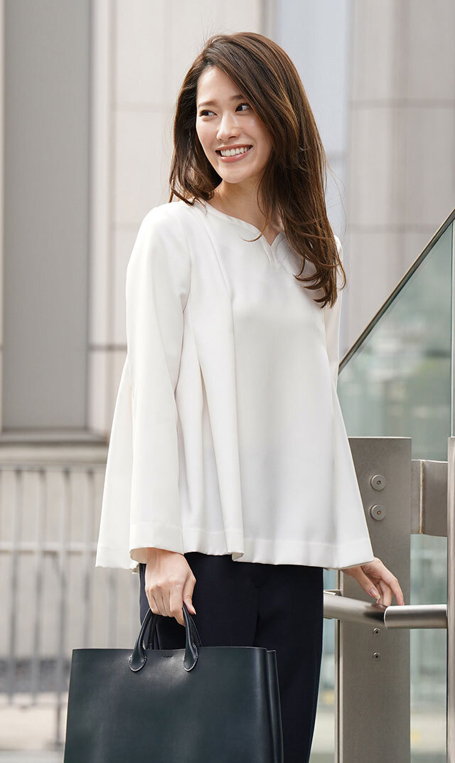 ハートシェイプドネックブラウス黒