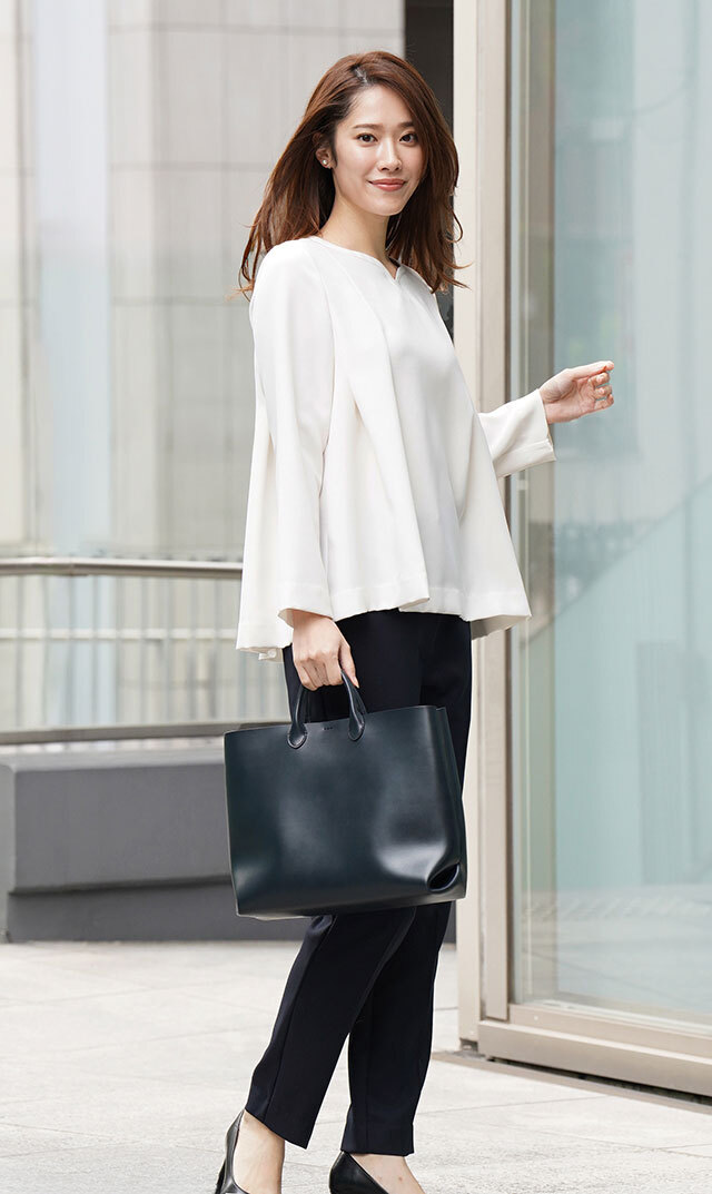 ハートシェイプドネックブラウス黒