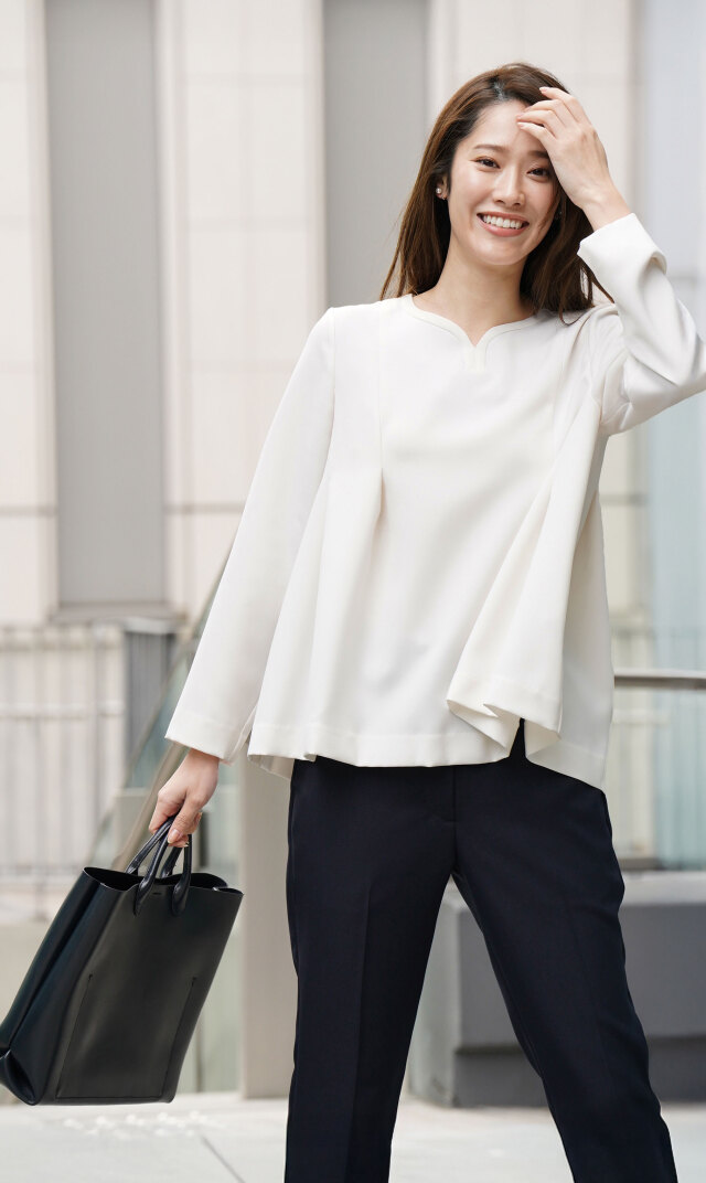 ハートシェイプドネックブラウス黒