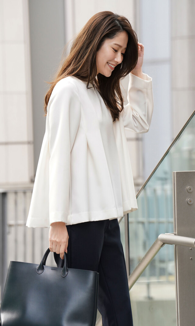 ハートシェイプドネックブラウス黒