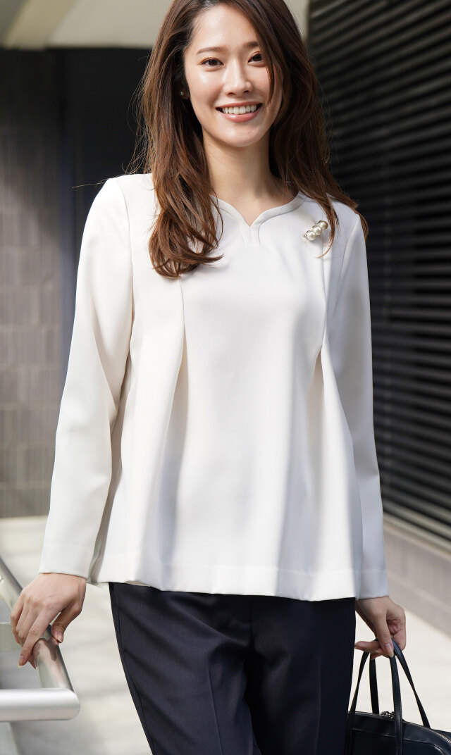 ハートシェイプドネックブラウス黒