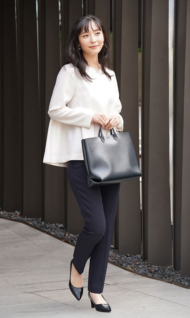 ハートシェイプドネックブラウス黒