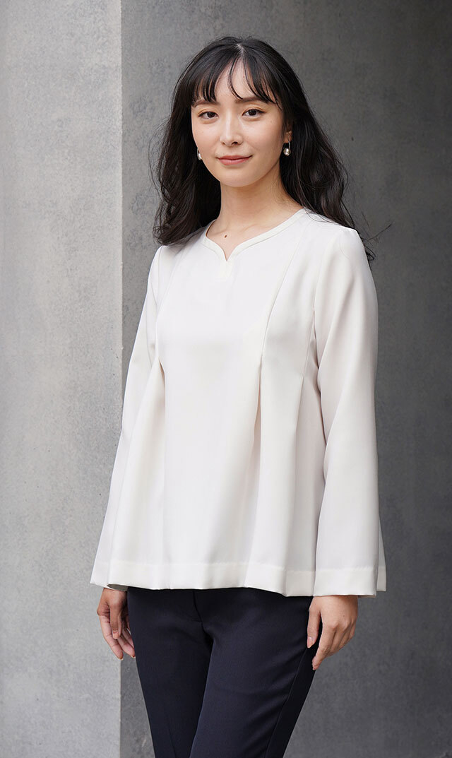 ハートシェイプドネックブラウス黒