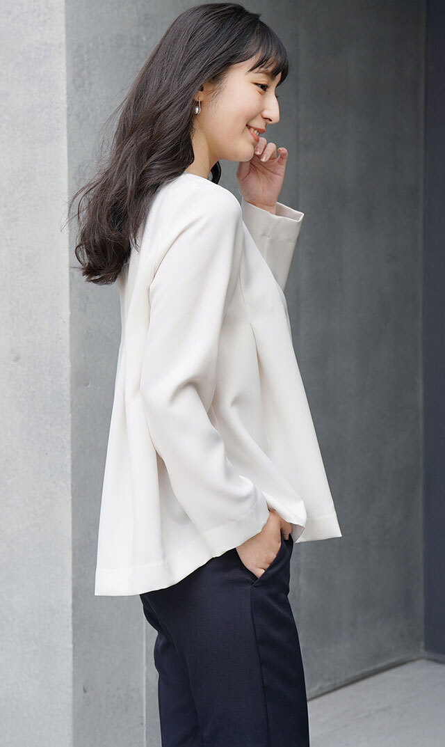 ハートシェイプドネックブラウス黒