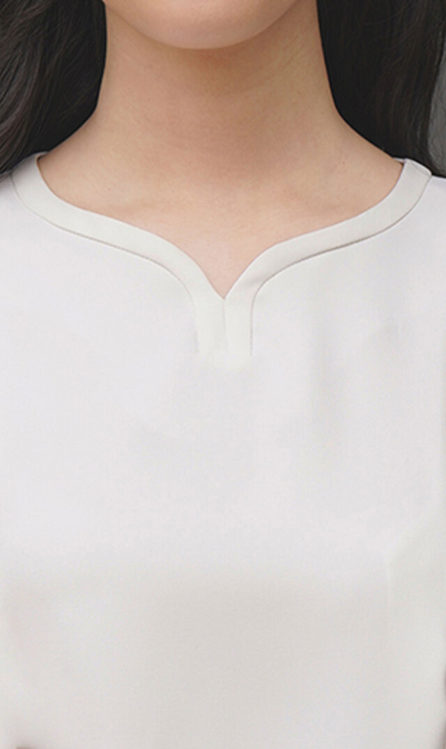 ハートシェイプドネックブラウス黒