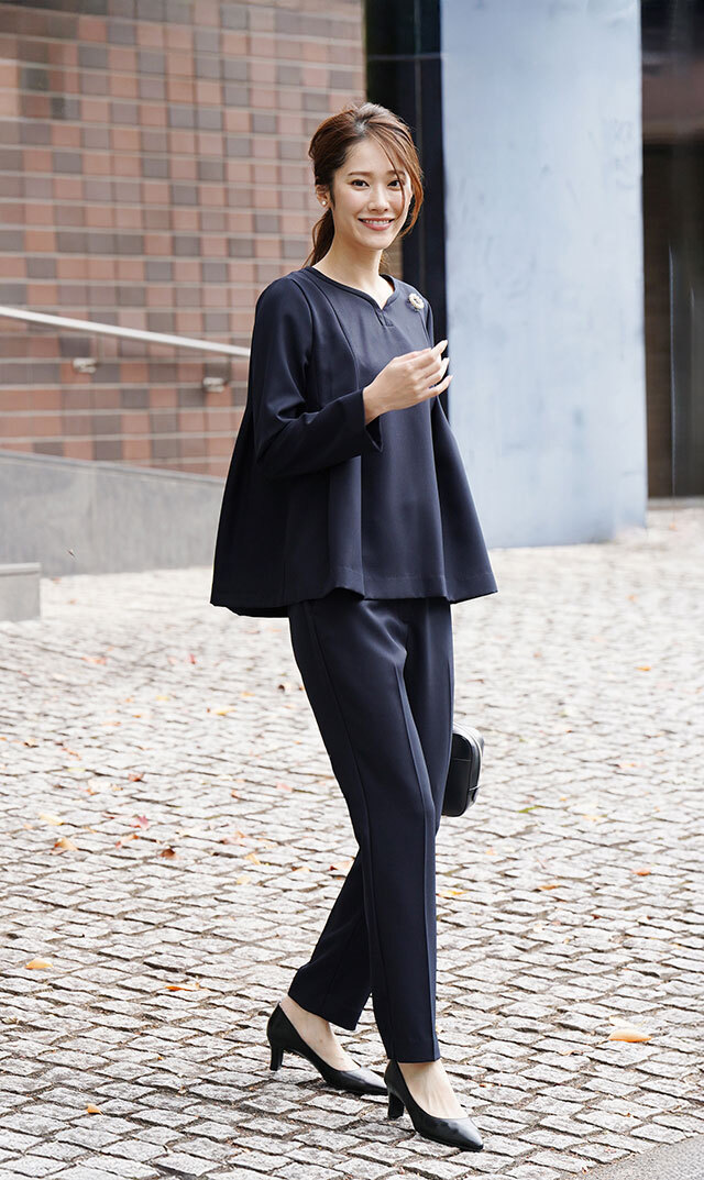 ハートシェイプドネックブラウス紺