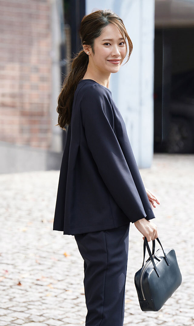 きちんと感と柔らかなフェミニンさを漂わす “ハーブブラウス”が登場！