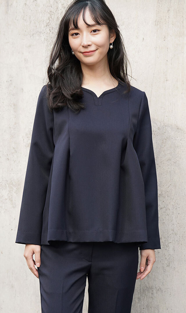 きちんと感と柔らかなフェミニンさを漂わす “ハーブブラウス”が登場！