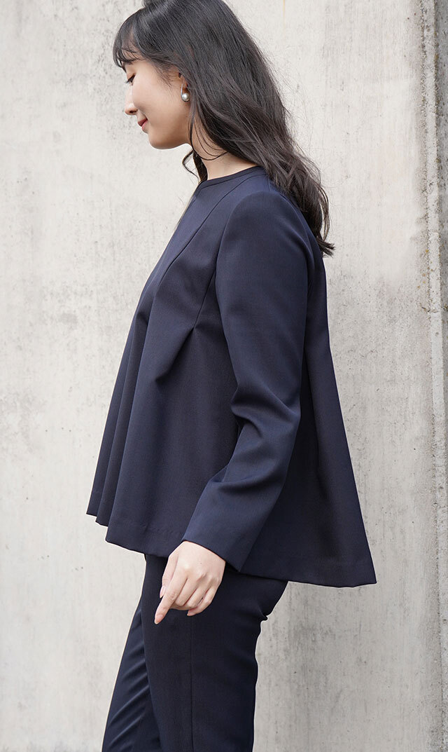 ハートシェイプドネックブラウス紺