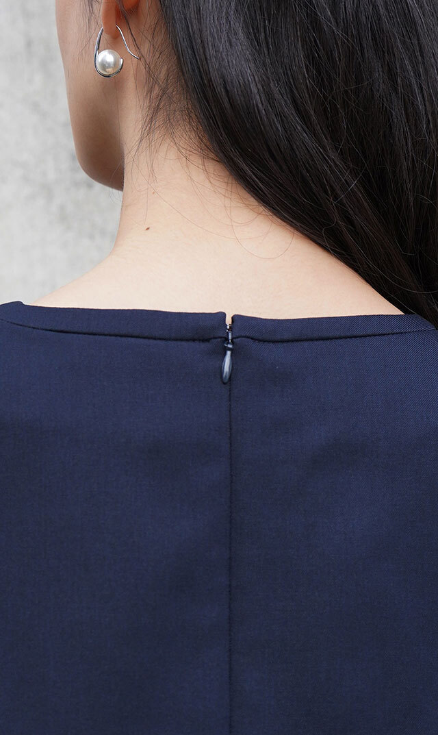 ハートシェイプドネックブラウス紺