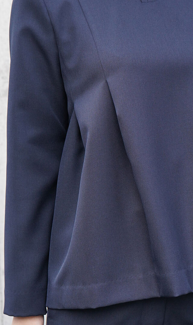 きちんと感と柔らかなフェミニンさを漂わす “ハーブブラウス”が登場！