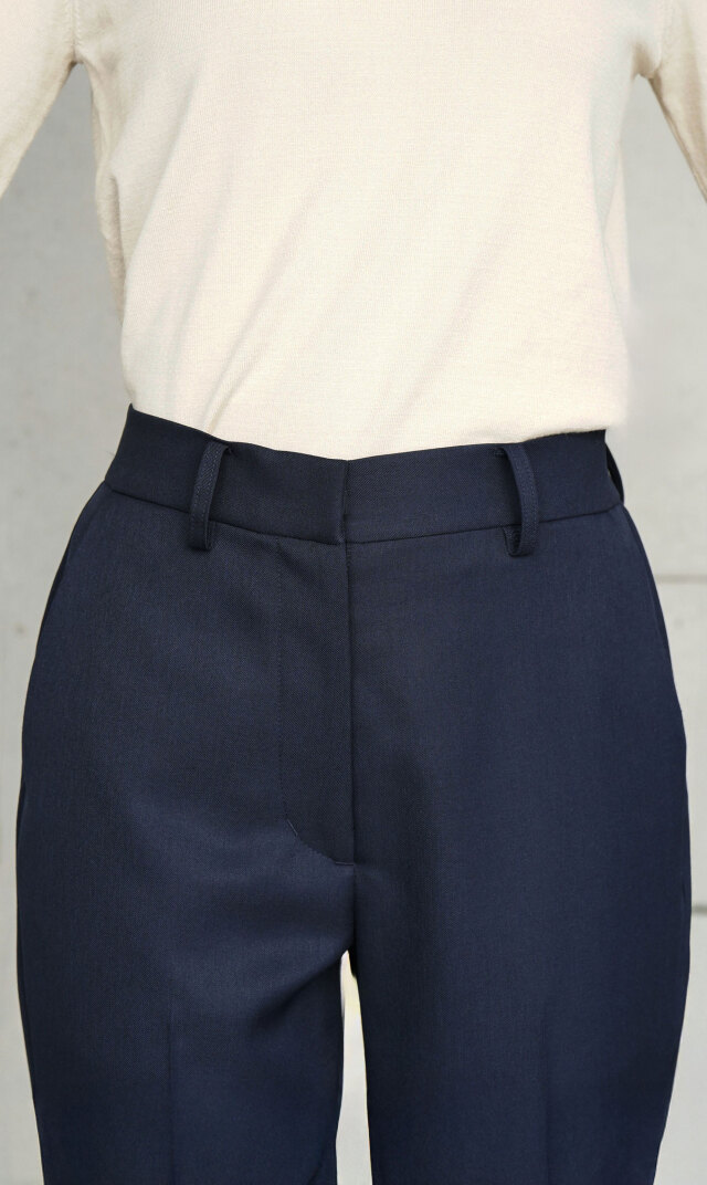 細身シルエットセンタープレス美脚パンツ紺