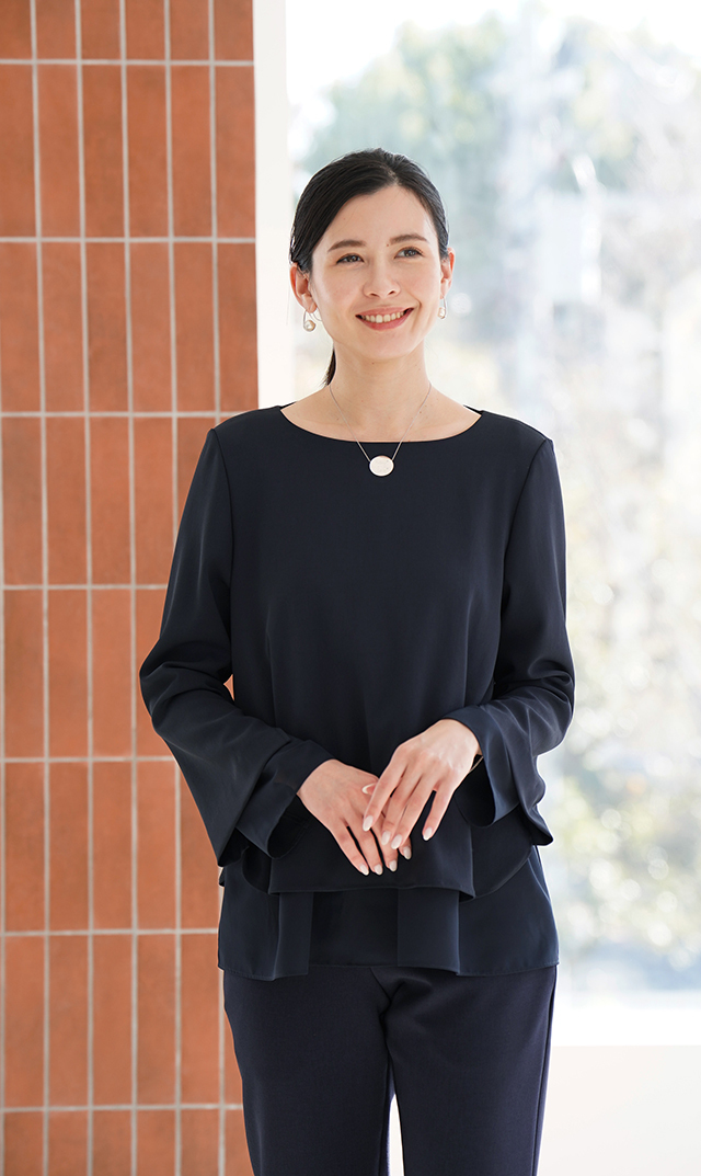 VIRINA ヴィリーナ エレーヌブラウス ネイビー SM きれいめ感と愛らしさを兼ね備えた”シェリーブラウス
