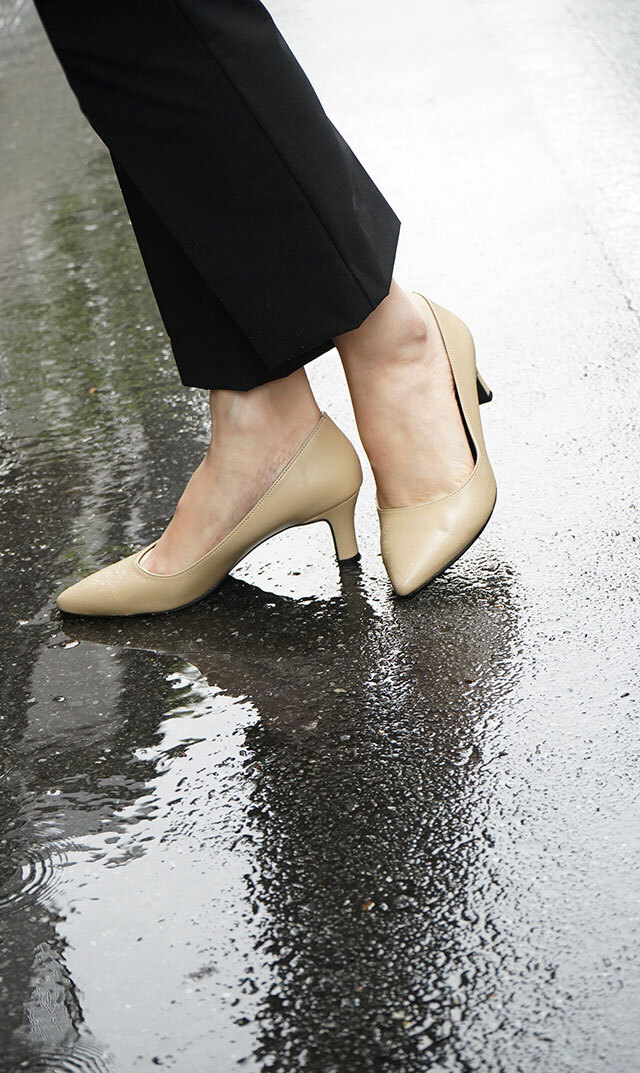 歩きやすさを追求したママのための5cmヒールパンプス