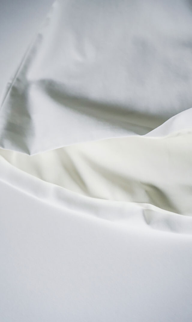 立体的なこだわりのシルエット、上品さと大人の愛らしさを奏でる